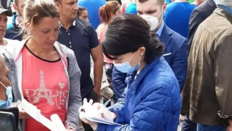VIDEO Ministrul Muncii se implică în criza srilankezilor de la Focșani: li se vor oferi variante
