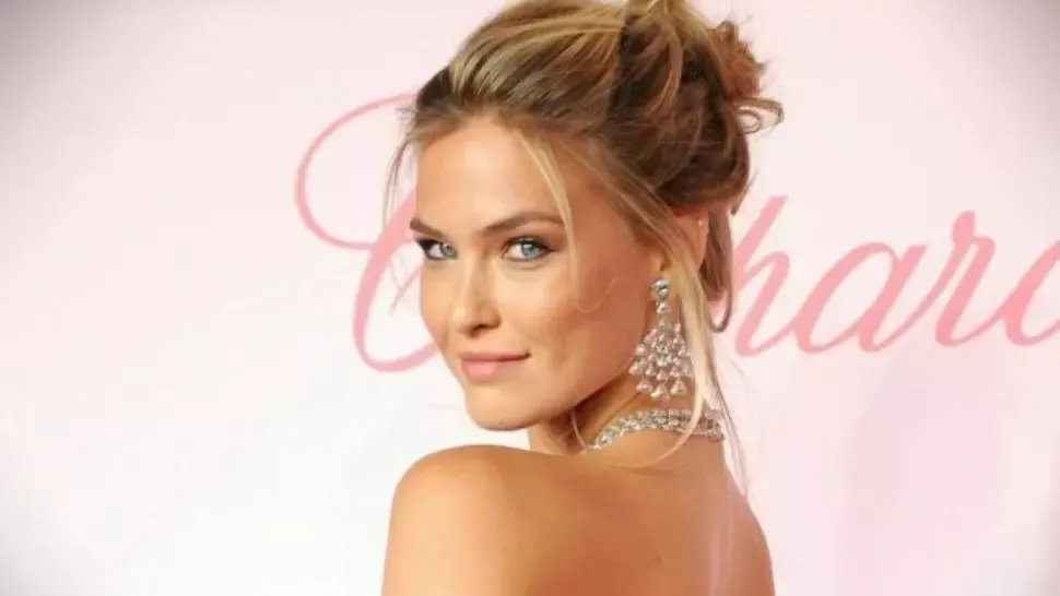 Superba Bar Refaeli a ajuns la munca de jos din cauza datoriilor
