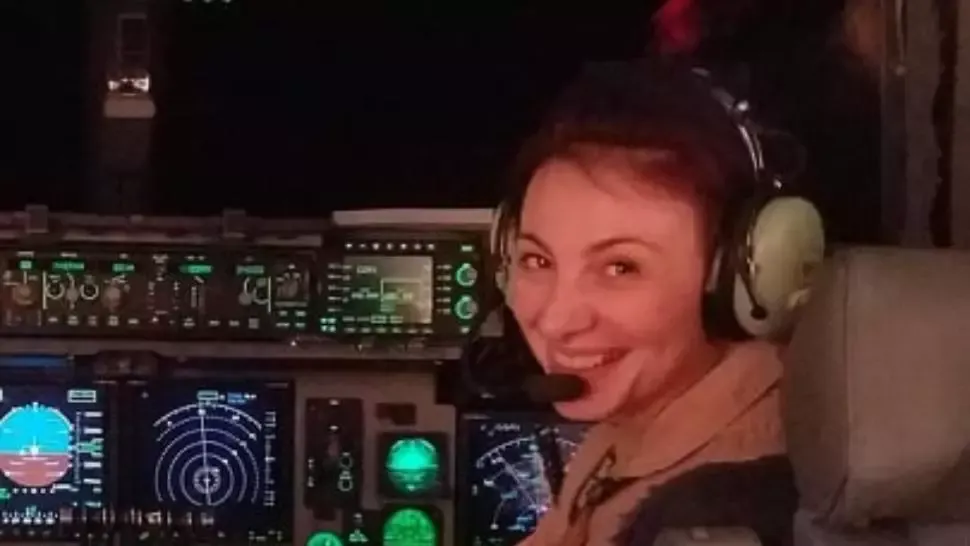 PREMIERĂ ÎN ROMÂNIA: O româncă - prima femeie pilot-comandat pe o aeronavă dintr-un grup strategic NATO