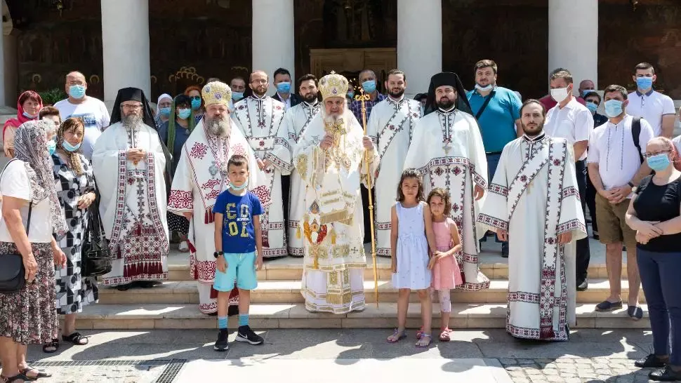Patriarhul Daniel, mesaj pentru credincioși: Îi felicităm pe toţi cei care poartă mască şi păstrează distanţa Foto: Basilica.ro
