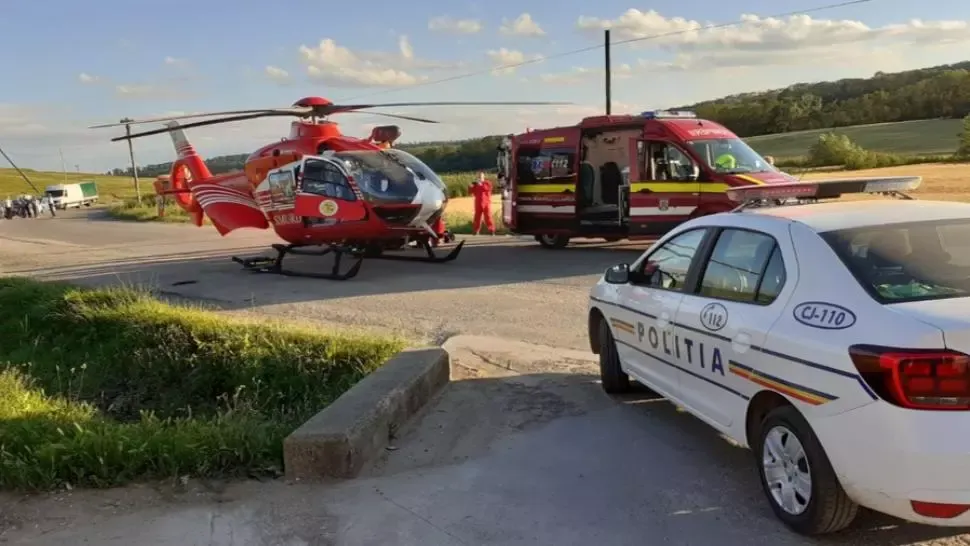 FOTO | Accident în județul Cluj: copil de 8 ani lovit de mașină! A fost solicitat elicopter SMURD