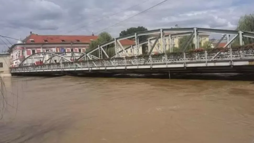 Apele Timisului, la Lugoj, peste maximul inregistrat la inundatiile catastrofale din 2005