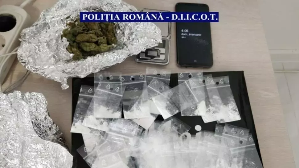Percheziții în Călărași, la persoane bănuite de trafic de droguri