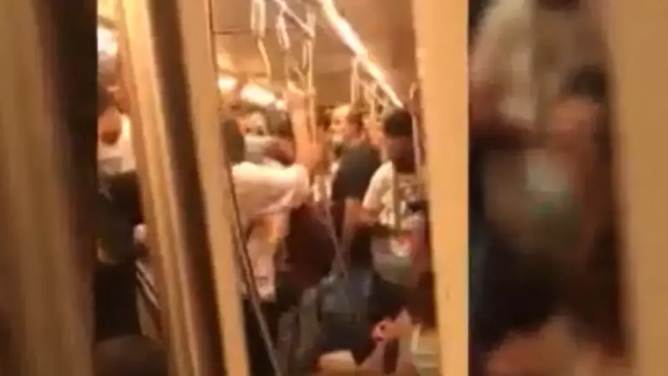 Aglomerație de nedescris la stația Piața Victoriei, Biroul de presă Metrorex nu răspunde după program