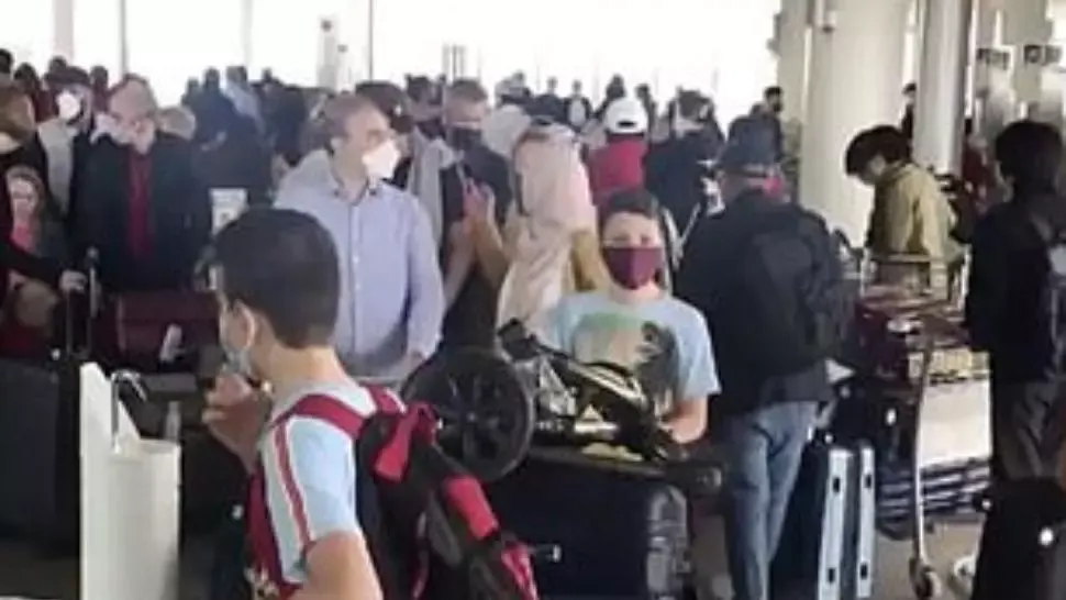 Uniunea Europeană a decis: masca, obligatorie în avion de la vârsta de 6 ani