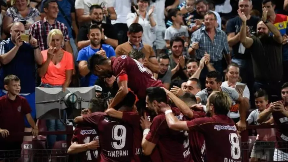 VIDEO | Mesaj emoționant al fanilor CFR-ului pentru jucători! Suporterii s-au strâns în fața stadionului