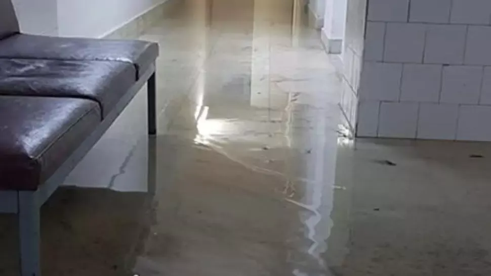 Cercetare disciplinară la Spitalul Județean Arad, după ce un medic a postat imagini cu o secție inundată în urma ploilor