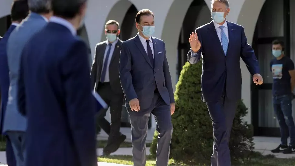Iohannis și Orban participă astăzi la recepția organizată de Ambasada SUA la București cu prilejul a 244-a aniversări a Zilei Independenței