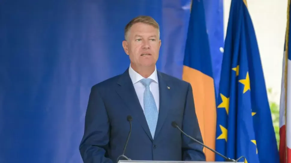 Klaus Iohannis a participat la un test-drive. El a condus prima mașină cu motorizare hibrid produsă în România