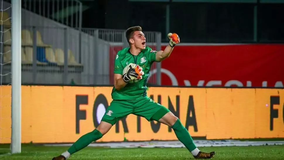 Portarul eliminat al Rapidului a răbufnit la final: “E bătaie de joc, m-am uitat pe reluare”