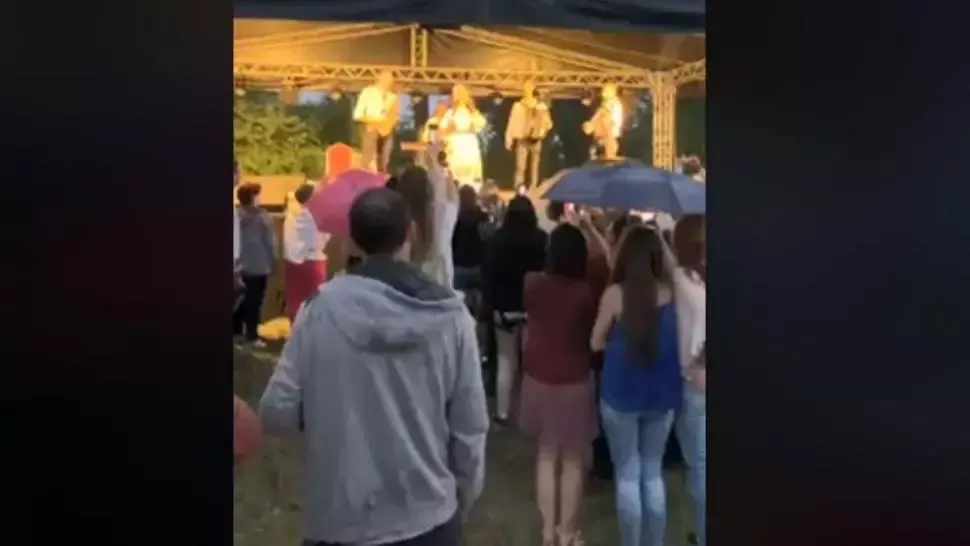 Concert cu sute de persoane, în plină pandemie, în judeţul Braşov