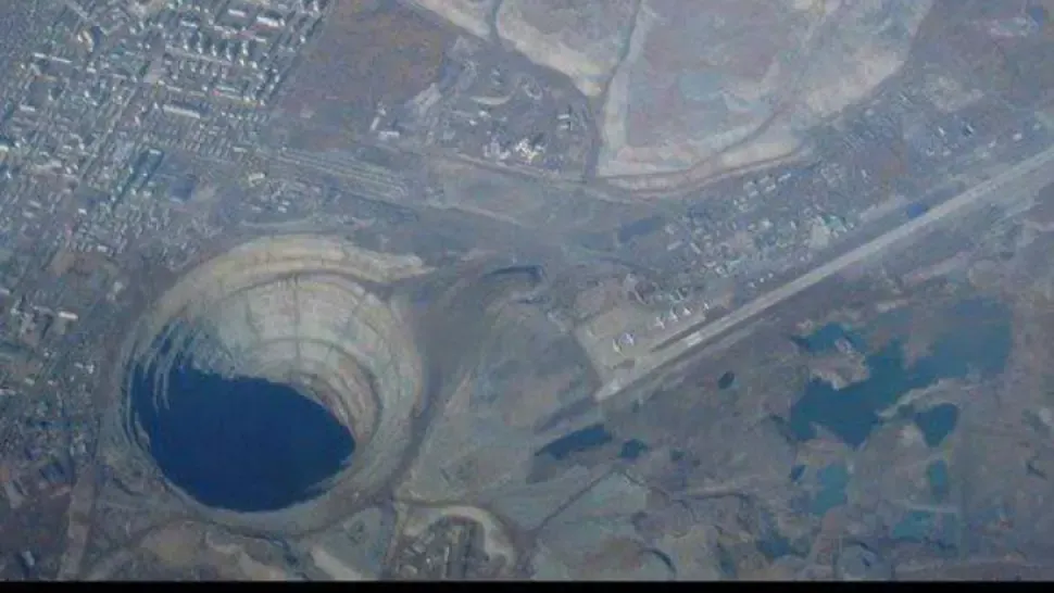 Ruşii au săpat cea mai adâncă gaură în pământ: 12 km. Șoc ce au găsit. Era acolo de 2,5 miliarde ani