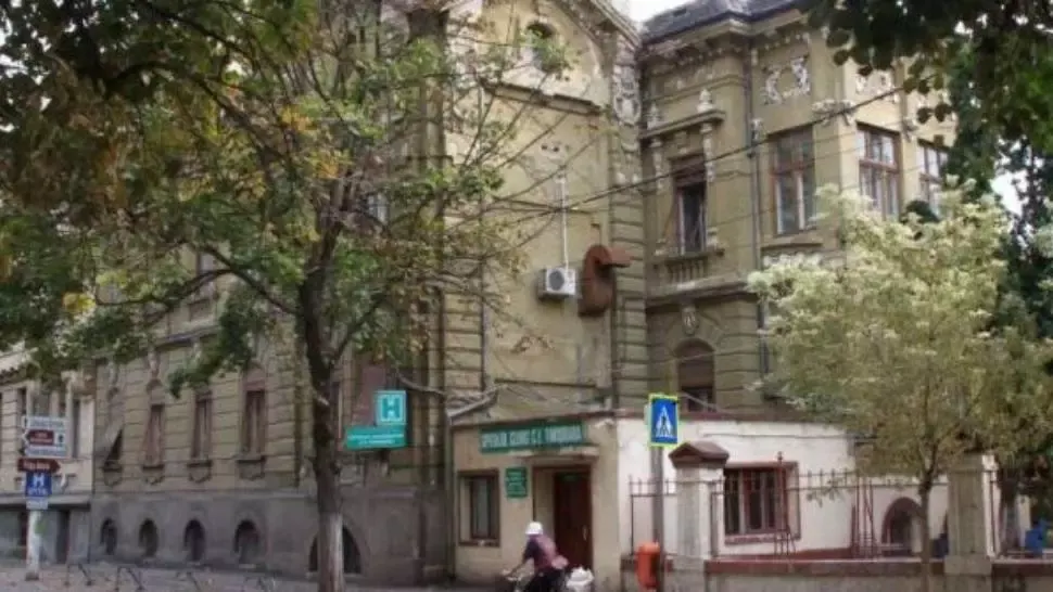 Pacienți COVID transferați de la Timișoara la Arad