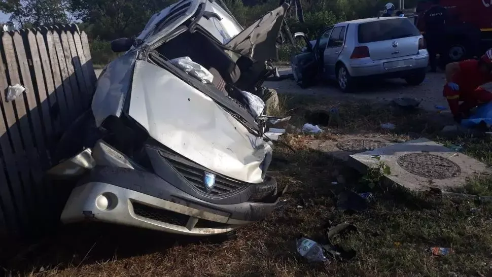 Accident înfiorător. Un mort și trei răniți într-un accident comis de o tânără fără permis