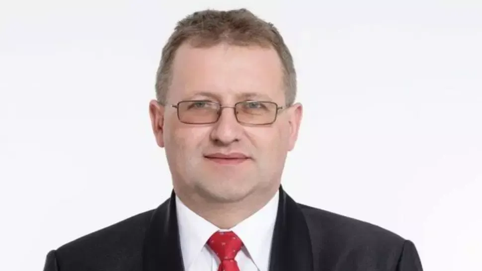 Fost primar, condamnat pentru pornografie infantilă, candidează la un nou mandat