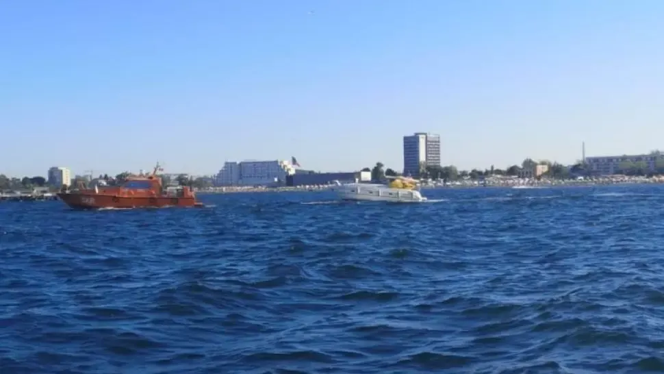 Alertă în Mamaia! Un iaht cu patru persoane, printre care și copii, salvat în ultimul moment de la scufundare