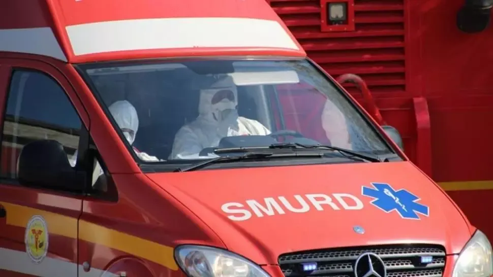 O femeie a murit după ce a căzut de la etajul patru al unui bloc din județul Cluj