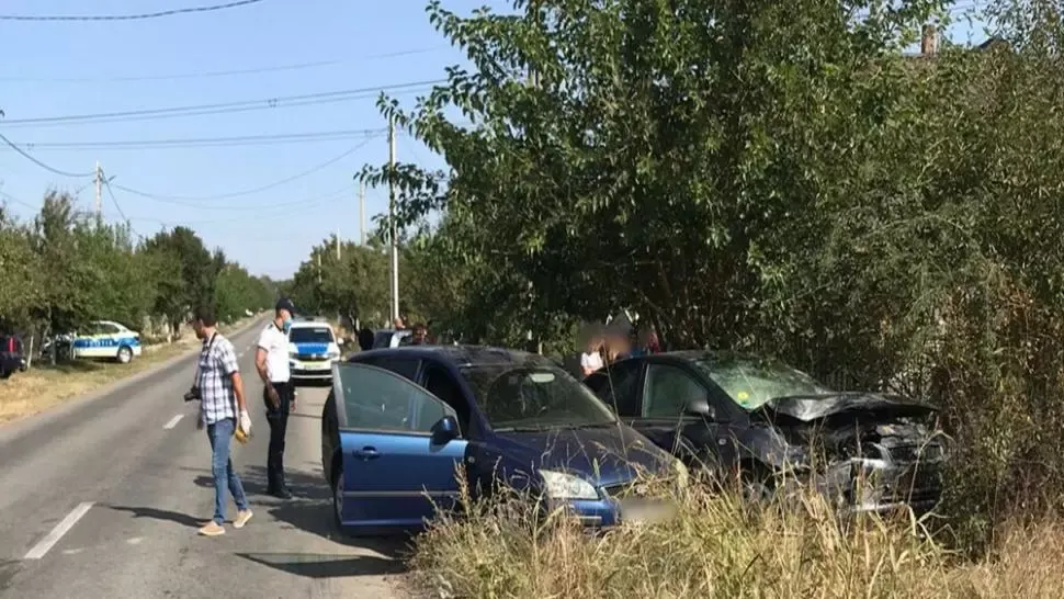 Accident în Olt. Două maşini au intrat în coliziune