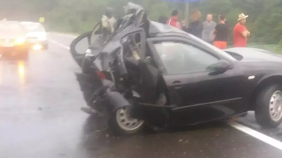 Accident CUMPLIT pe DN1: Două persoane încarcerate, inconștiente. Traficul în zonă, blocat