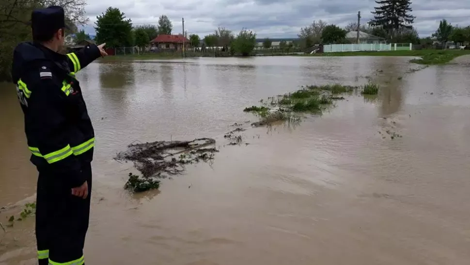 Cod ROȘU de INUNDAȚII pe râuri din Vaslui şi Galaţi. Cod galben în alte 5 judeţe