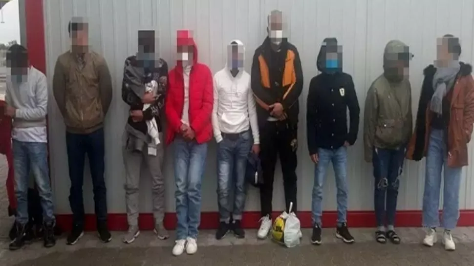 Nouă migranți din Vietnam, prinși încercând să iasă ilegal din țară