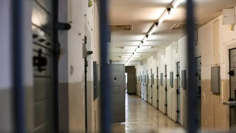 Caz ȘOCANT la Galați: CE a făcut un deținut după ce a aflat că este infectat cu COVID