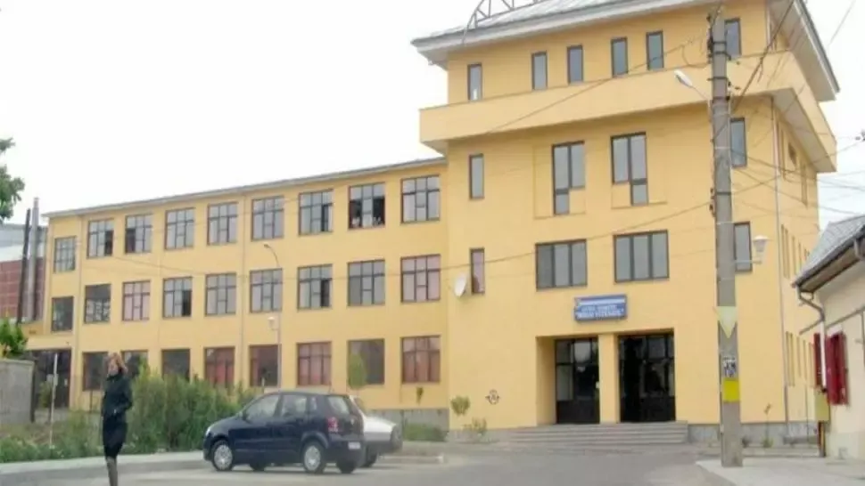 Un liceu şi o grădiniţă din Olt au intrat în scenariul roşu pentru două săptămâni