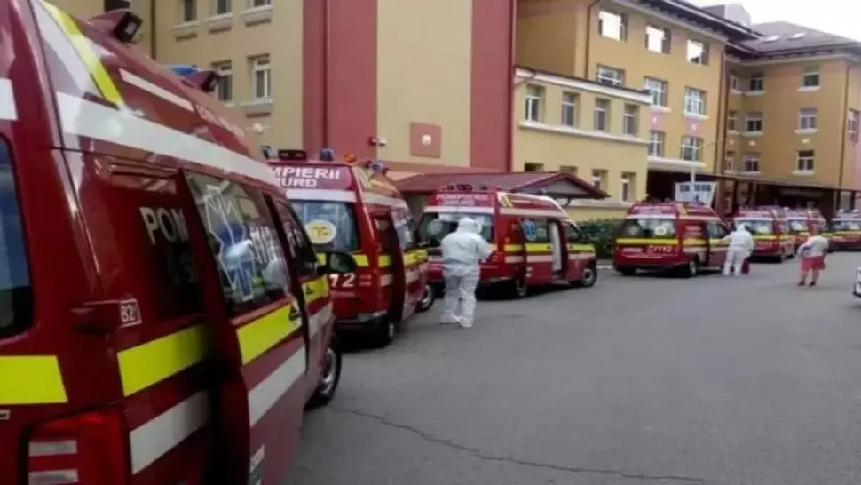 Coadă de ambulanțe în fața spitalului Colentina