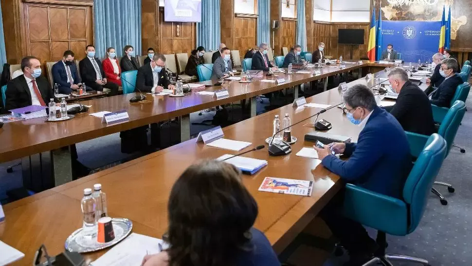 Ședință de Guvern de ULTIMĂ ORĂ la Palatul Victoria. Participă și premierul Orban