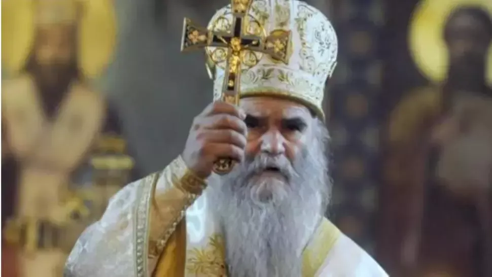 COVID-19 mai face o victimă: A murit un înalt prelat care refuza să poarte mască și spunea că 