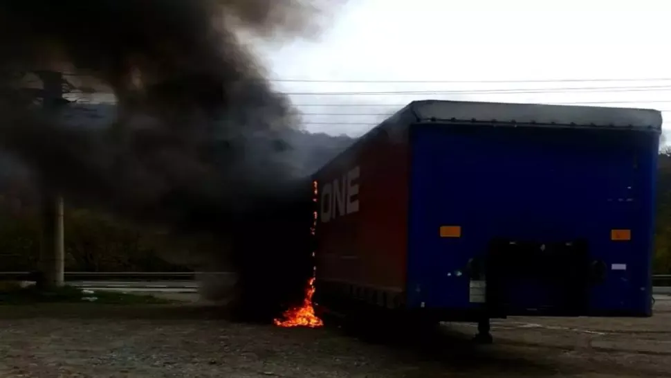 Tir cuprins de flăcări pe DN 7, pe raza comunei vrâncene Racovița