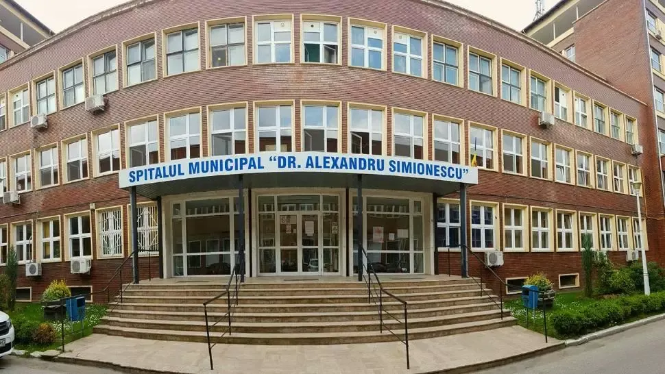 Proteste în Hunedoara. Oamenii sunt nemulțumiți de includerea spitalului județean pe lista Covid. Prefectura explică decizia