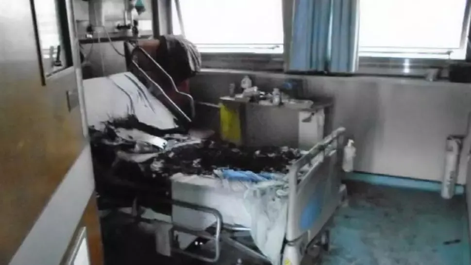 Caz halucinant! A dat foc spitalului după ce a fumat cu masca de OXIGEN pe față