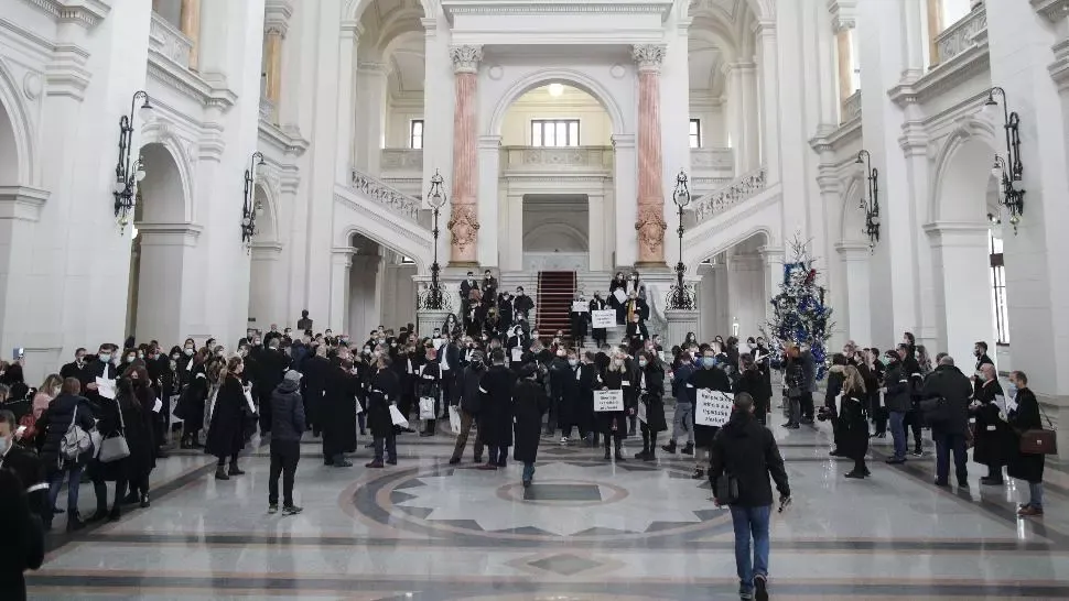 Protest fără precedent în Justiție: avocații au ieșit în stradă după ce un coleg a fost CONDAMNAT la cinci ani de închisoare / Foto: Inquam Photos, Octav Ganea