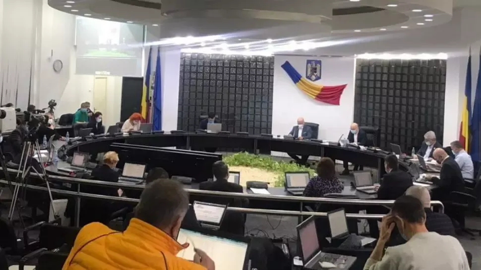 Consilier județean infectat cu COVID-19, din izolare, direct la ședinta Consiliului Județean / Foto: tulceanoastra.ro
