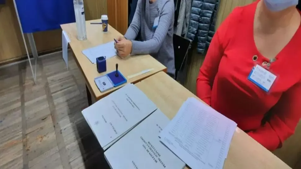 Dosar penal pentru angajatul unei primării din Dolj, care a pălmuit membrul unei secţii de votare