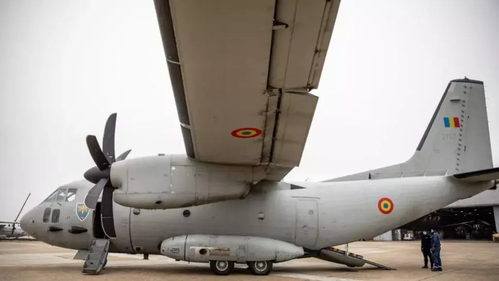 Pacientă cu arsuri, transportată de urgență de la Iași la Munchen cu o aeronavă a Ministerului Apărării Foto: MApN