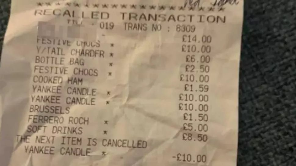 MINUNILE se petrec mai ales de Crăciun! O necunoscută a emoționat o femeie de 46 de ani plătindu-i bonul de cumpărături la un supermarket din Liverpool
