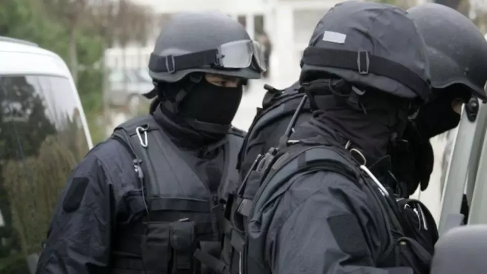 Percheziţii la Cluj, într-un dosar de criminalitate informatică. Două persoane au fost arestate