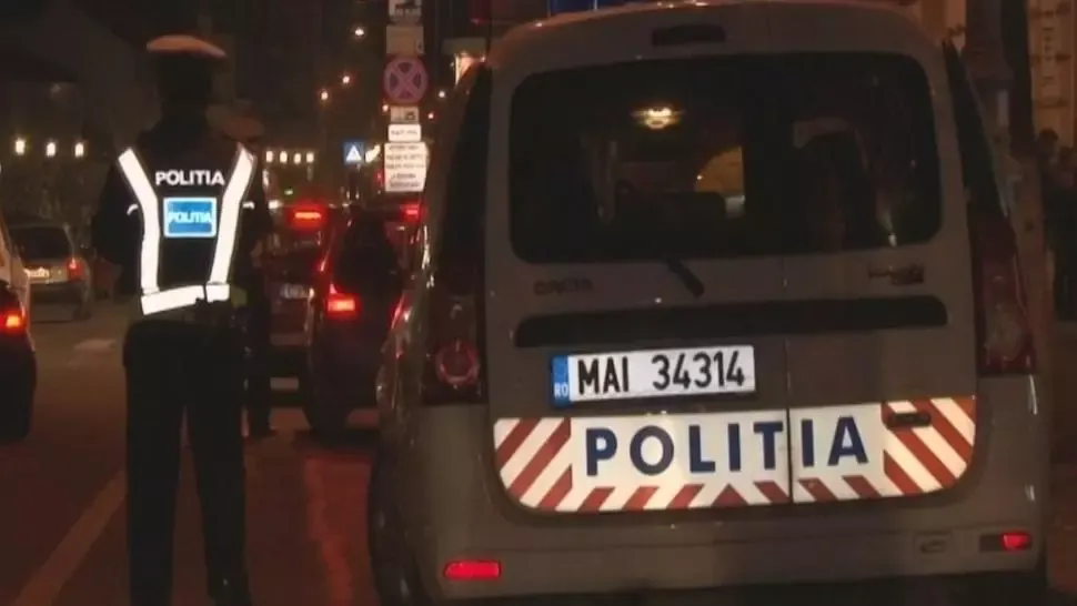 Accident în lanț, la Craiova: șoferul vinovat, căutat de poliţişti după ce a abandonat maşina şi a fugit 