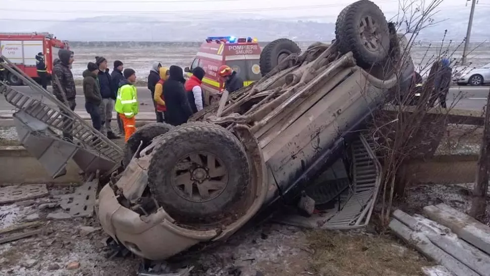 Accident grav, în Vaslui: 3 victime, după ce s-au răsturnat cu mașina / Foto: ISU Vaslui