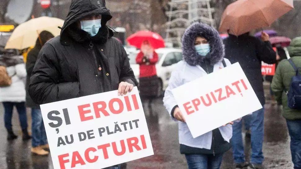 VIDEO Proteste în România - Miting în fața Ministerului Muncii pentru salarii și pensii majorate. Întâlnire de ultimă oră cu ministrul Raluca Turcan / Foto: Inquam Photos, Alexandra Pandrea