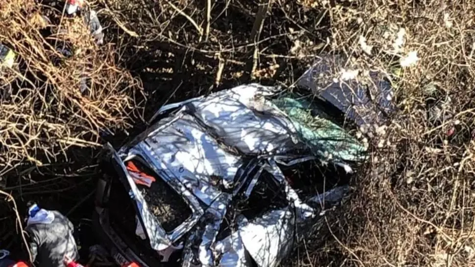 A avut zile. A scăpar ușor după ce a căzut cu autoturismul într-o râpă adâncă de zeci de metri