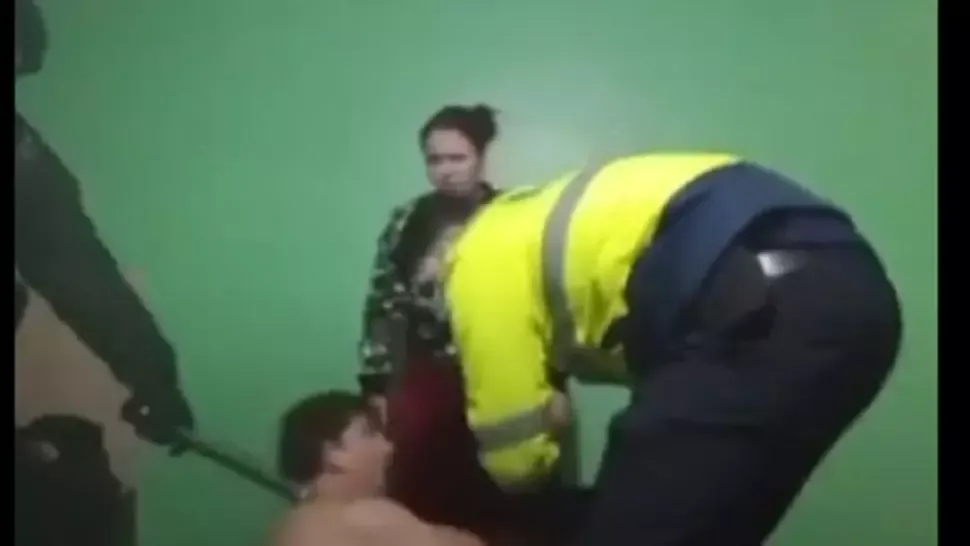 VIDEO Reținut în direct pe Facebook, după ce s-a dat mare în live