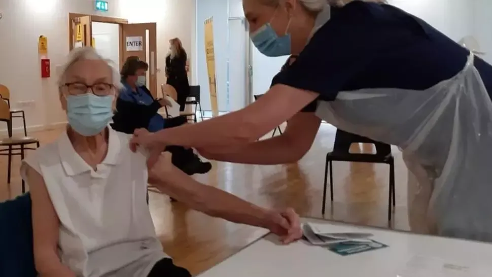 O scoțiancă de 101 ani, supravieţuitoare a gripei spaniole, după ce s-a vaccinat împotriva COVID-19: „Este doar un alt vaccin”