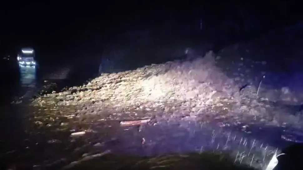 VIDEO - Viiturile au făcut prăpăd în România - Imagini spectaculoase de la inundațiile de noaptea trecută