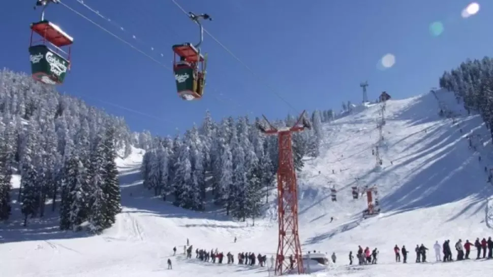 Din cauza pandemiei, Poiana Brașov rămâne fără turiști