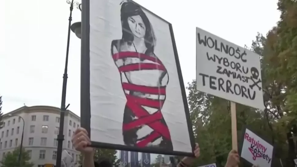 Manifestații în Polonia față de legea avortului. Foto: captură YouTube