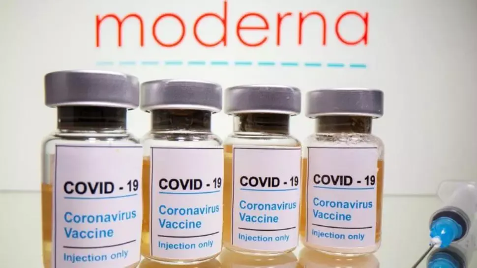 Prima tranșă din vaccinul Moderna ajunge mâine în România. Ce spun autoritățile