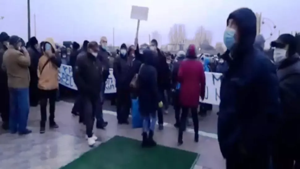 Angajaţii Combinatului Chimit Turnu Măgurele, în stradă